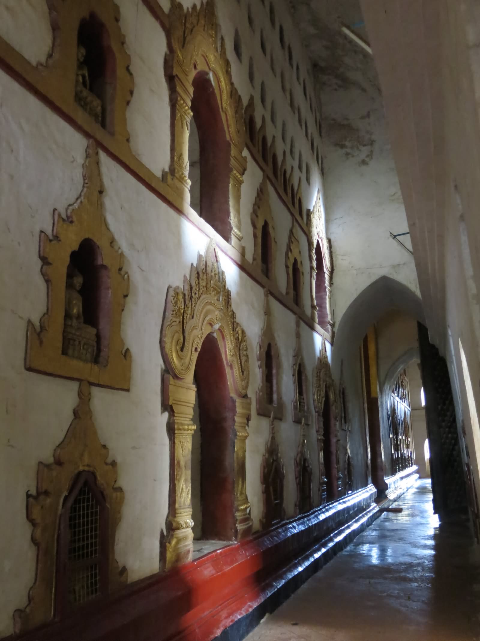 Inside Ananda Temple Picture