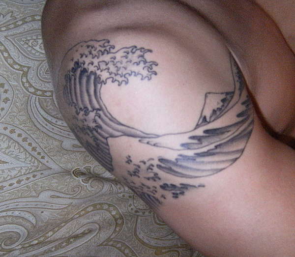 Nice Grey Wave Tattoo On Right Shoulder