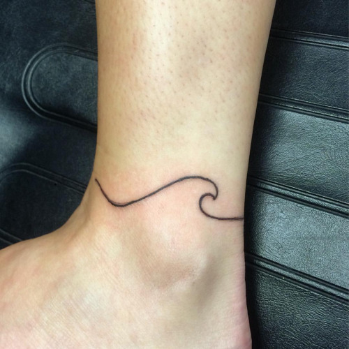 Simple Wave Tattoo On Leg