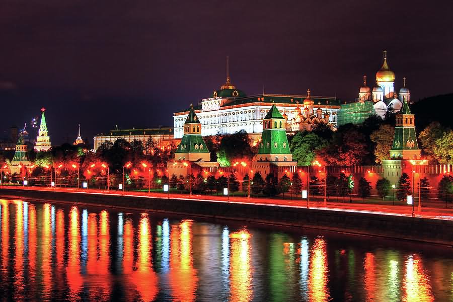 The Kremlin Looks Amazing With Night Lights