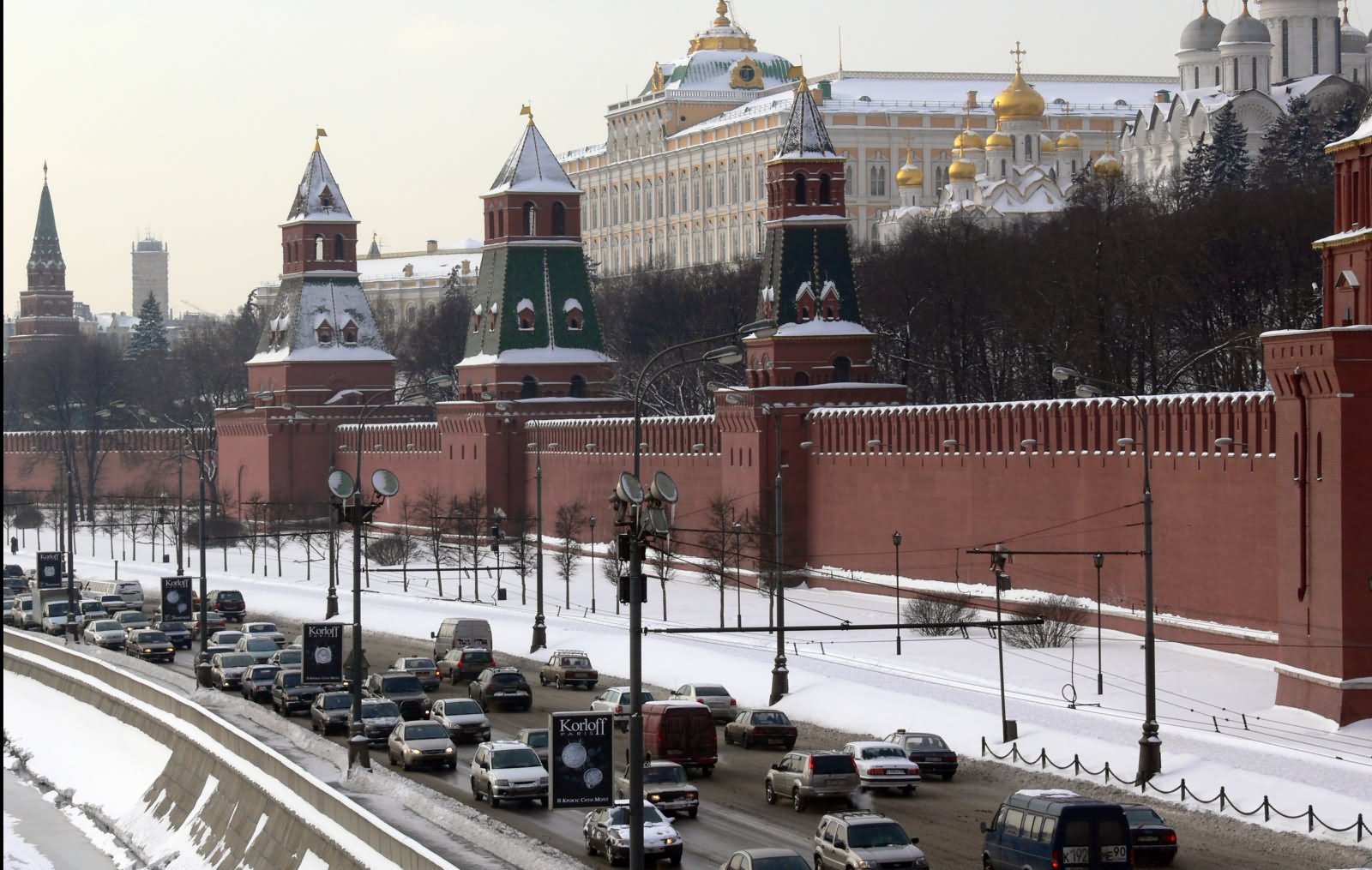 Traffic Near Kremlin With Snow Picture