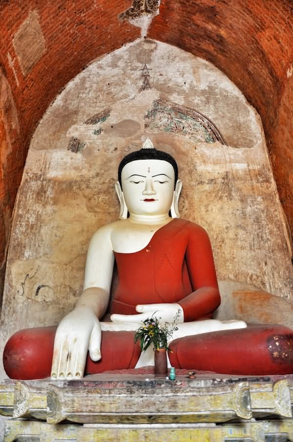 Very Beautiful Lord Buddha Statue Inside The Sulamani Temple