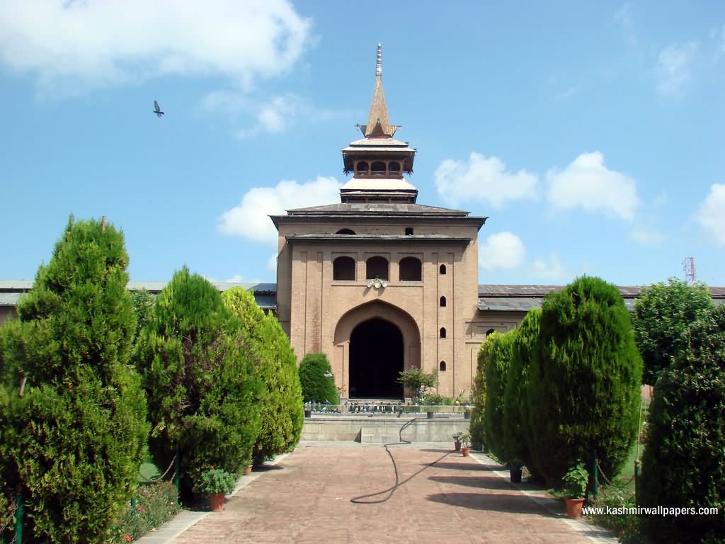 Front Facade Picture Of The Jamia Masjid, Srinagar