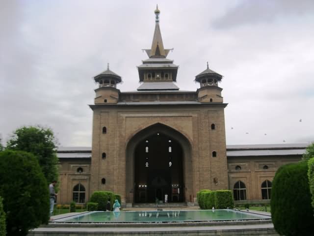 Front Picture Of The Jamia Masjid