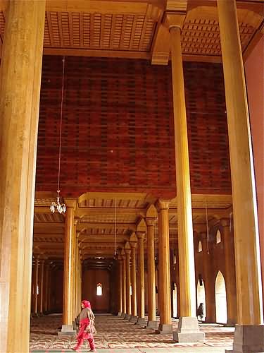Hall Of Jamia Masjid Inside Picture