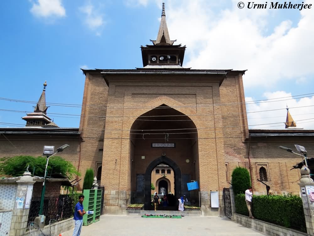 Main Entry Gate Of The Jamia Masjid