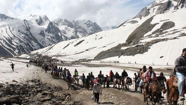 Pilgrims On The Way To Amarnath Temple Cave
