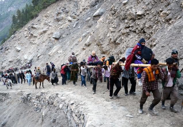Pilgrims On The Way To Amarnath Temple
