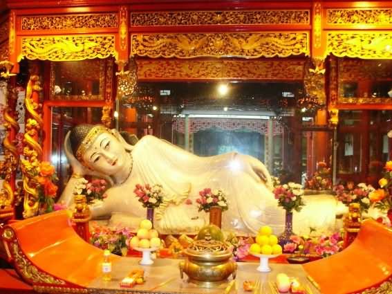 Amazing White Sleeping Buddha Statue Inside The Jade Buddha Temple, Xi'an