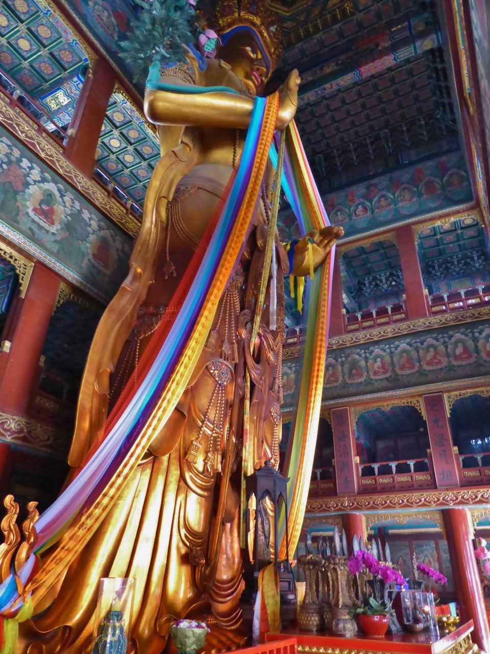 Beautiful Huge Statue Inside The Yonghe Temple, Beijing