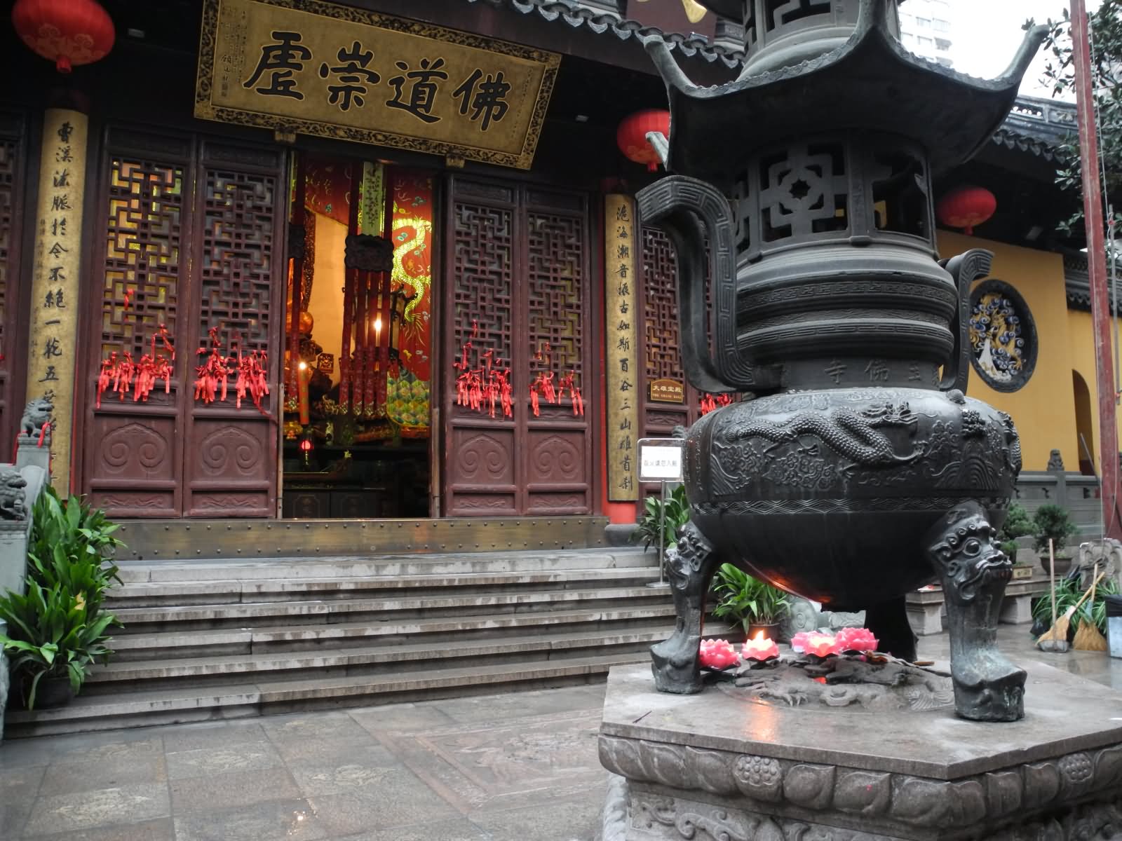 Beautiful Metal Lamp Outside The Jade Buddha Temple