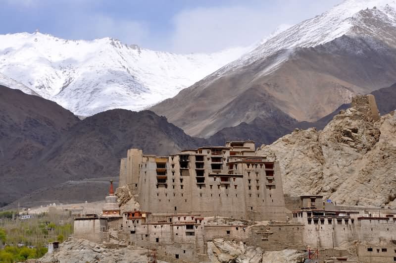 Beautiful Mountains On The Back Of Leh Palace