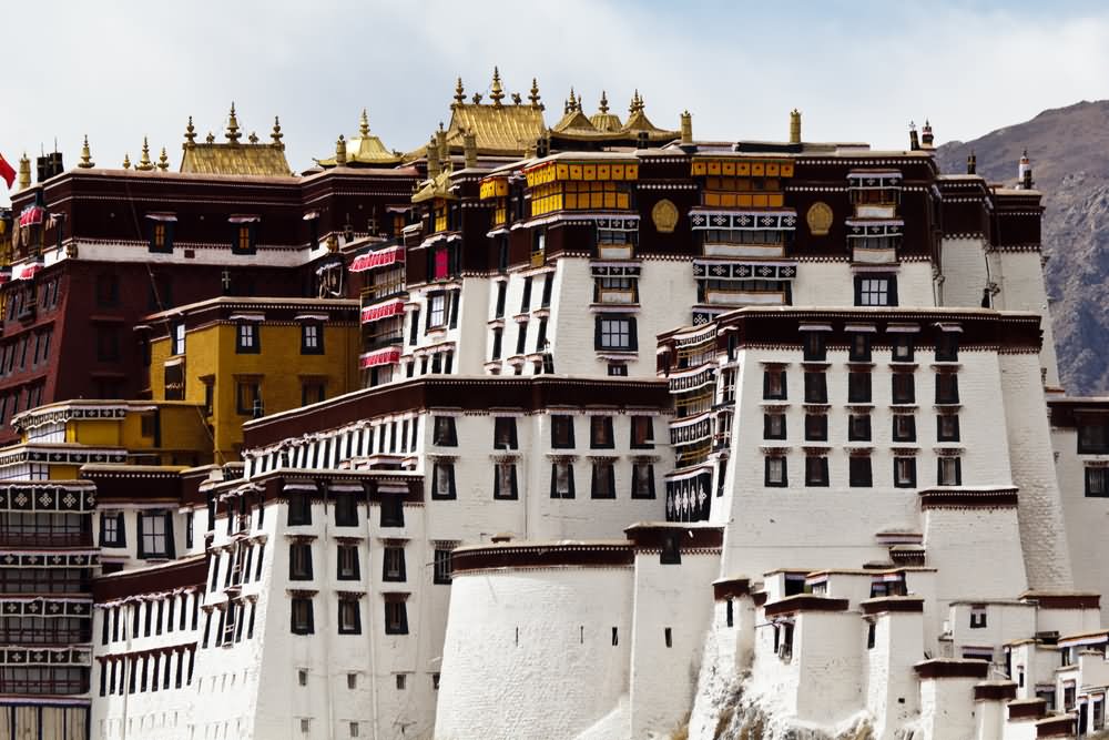 Closeup Of The Potala Palace Building Picture