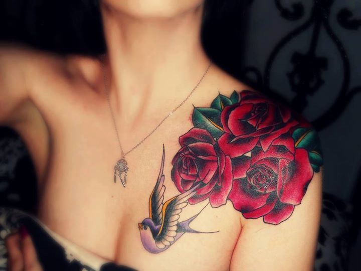 Flying Swallow And Red Roses Tattoos On Front Shoulder