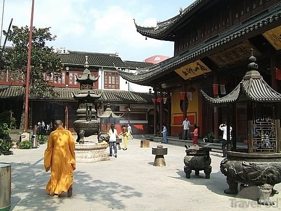Jade Buddha Temple's Main Courtyard