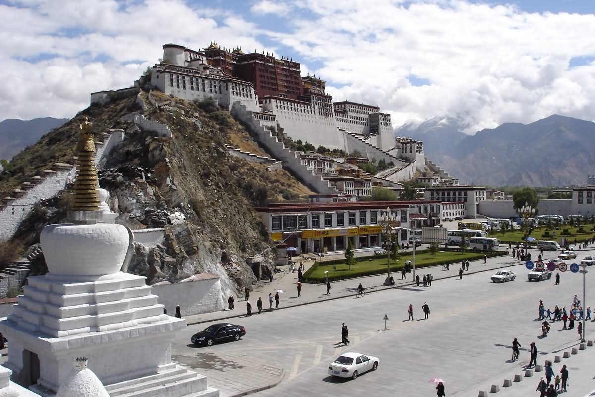Potala Palace At Lhasa Front Facad