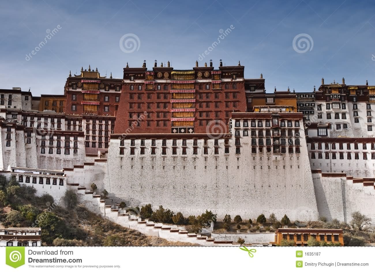 Potala Palace In Lhasa Front Picture