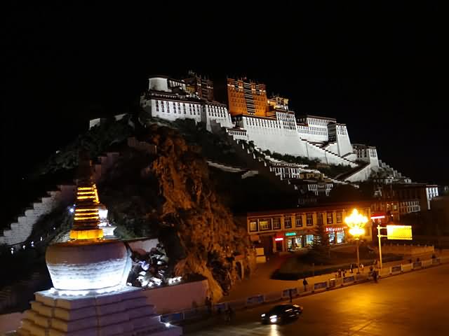 Potala Palace In Lhasa Night View