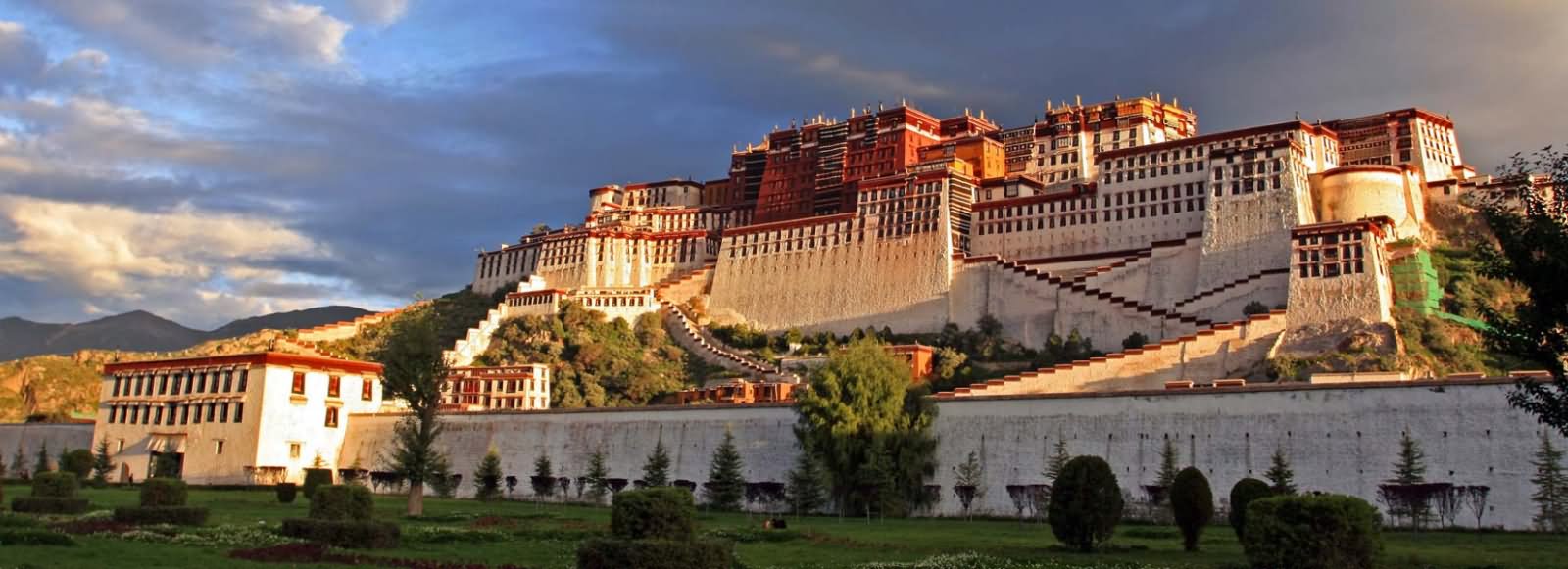 The Potala Palace During Sunset Picture