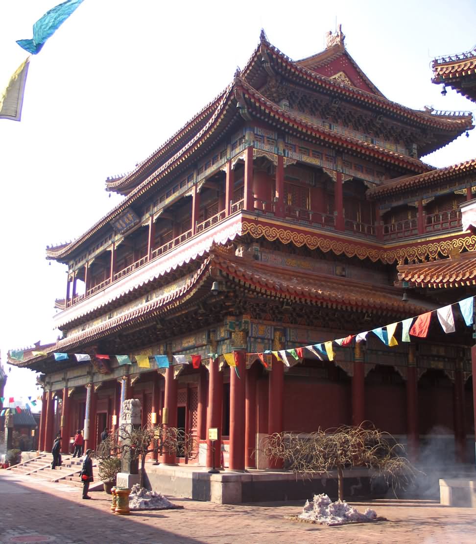 The Yonghe Temple Side View Image