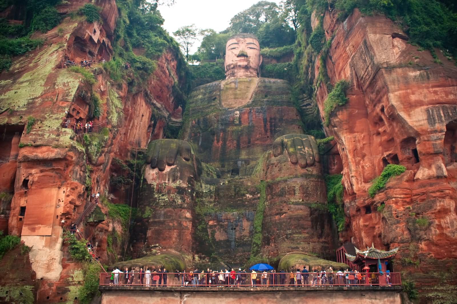 Tourists Watching Leshan Giant Buddha Statue