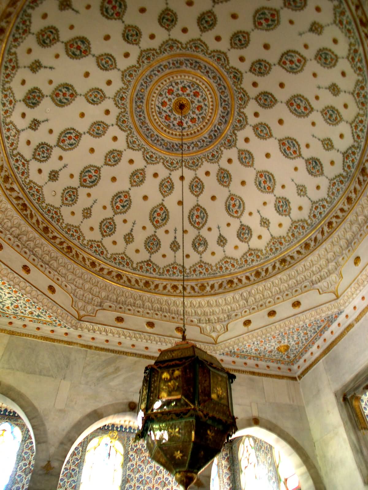 Adorable Ceiling Architecture And Hanging Lantern Inside The Topkapi Palace