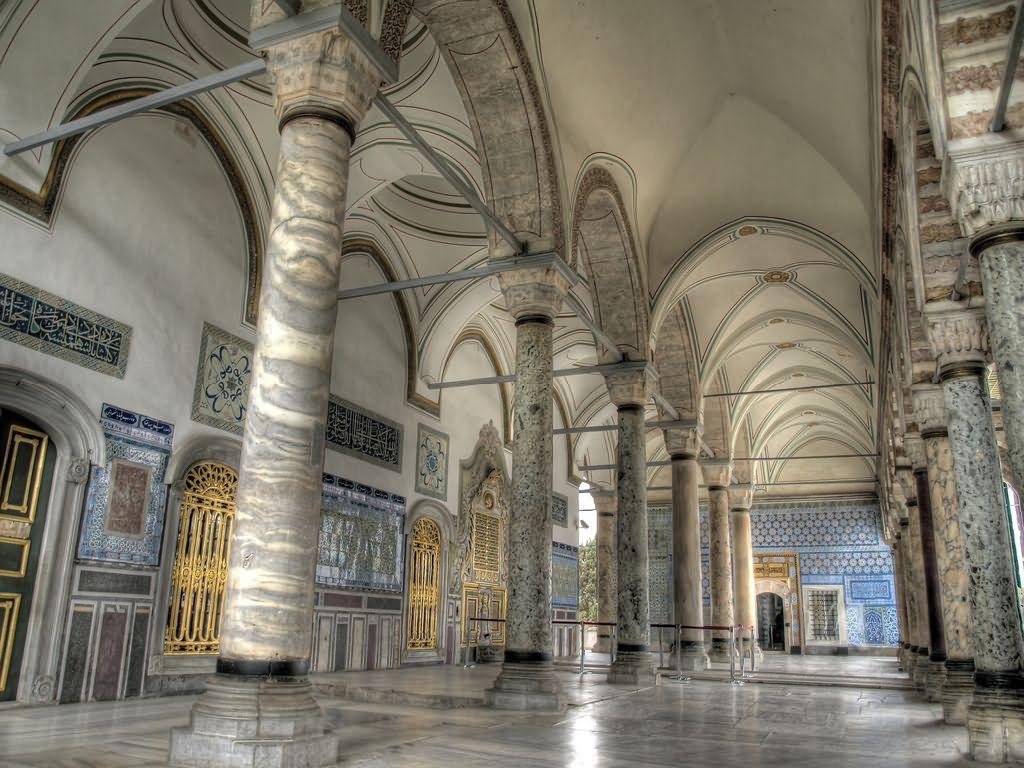 Beautiful Columns Inside The Topkapi Palace, Istanbul