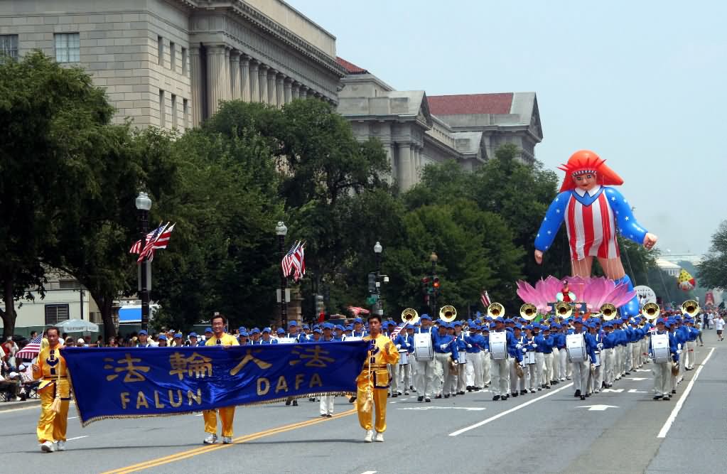 Beautiful Parade Picture During USA Independence Day