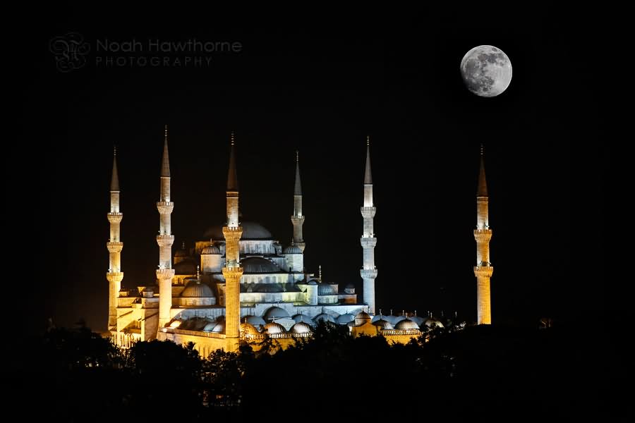 Blue Mosque Looks Amazing At Night With Full Moon