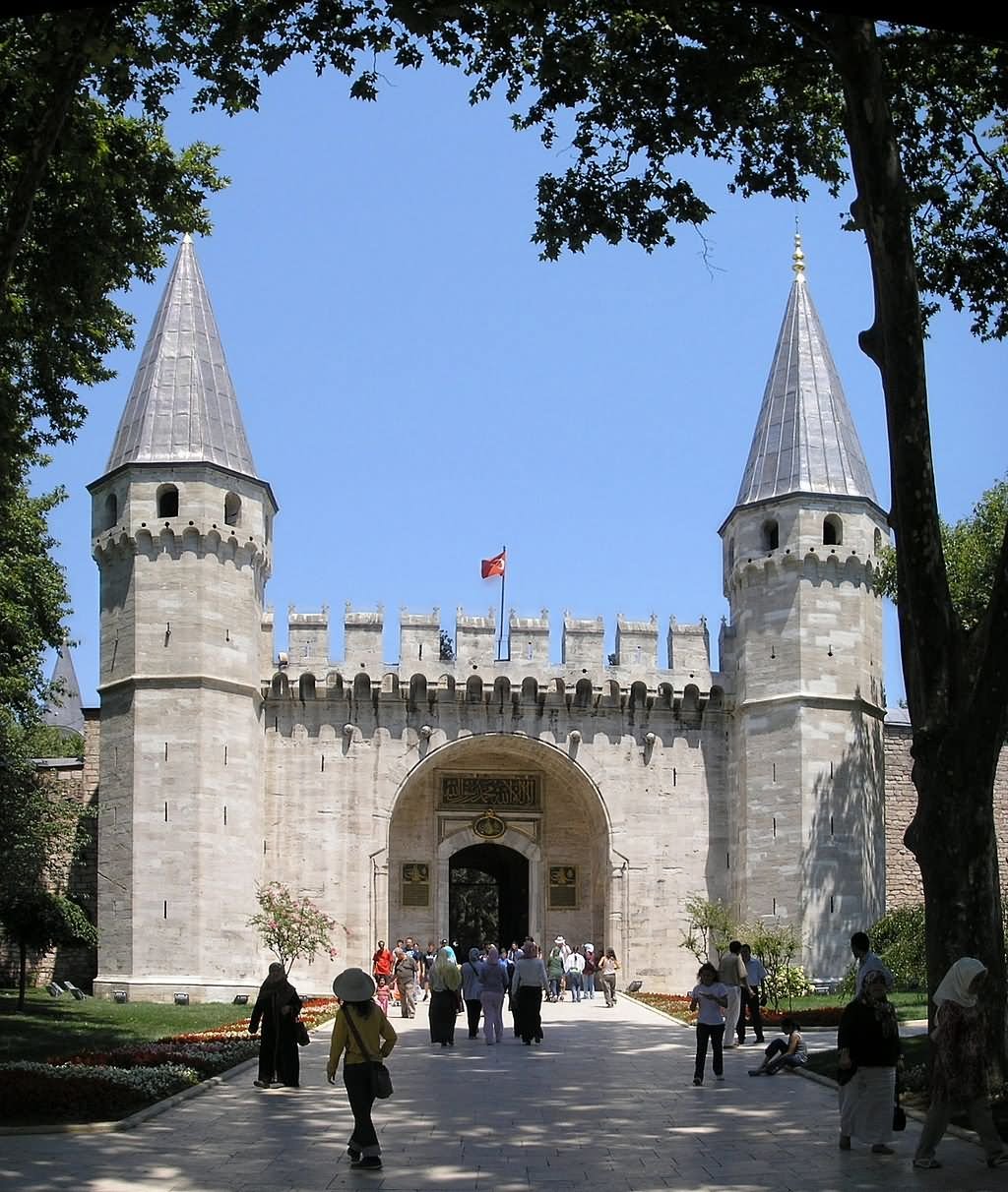 Gate Of Salution Main Entrance Gate To The Topkapi Palace