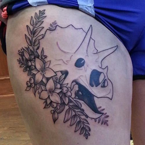 Grey Flowers And Dinosaur Head Tattoo On Thigh
