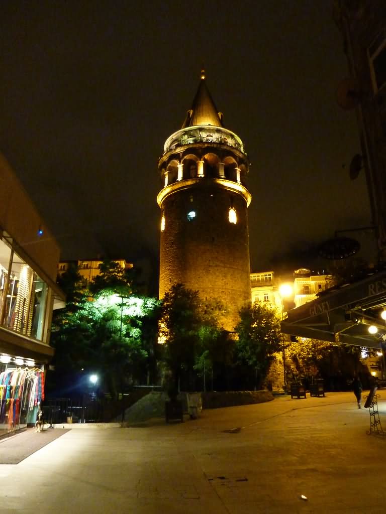 Incredible Night View Image of The Galata Tower