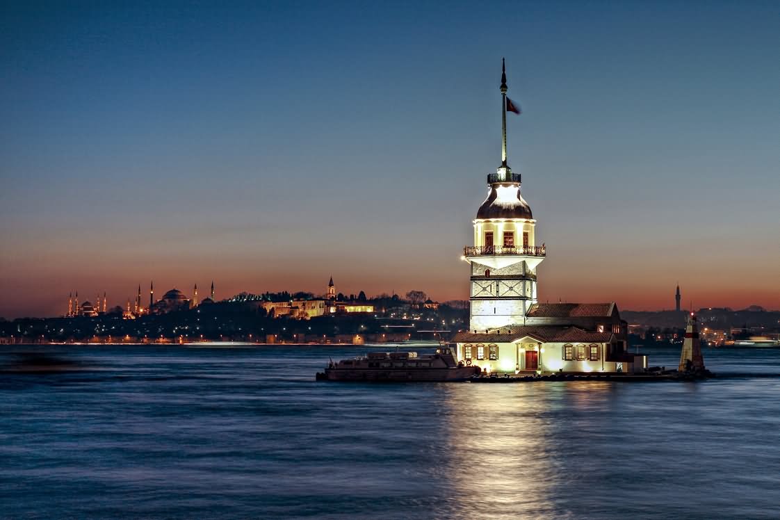 Maiden's Tower In Istanbul Image
