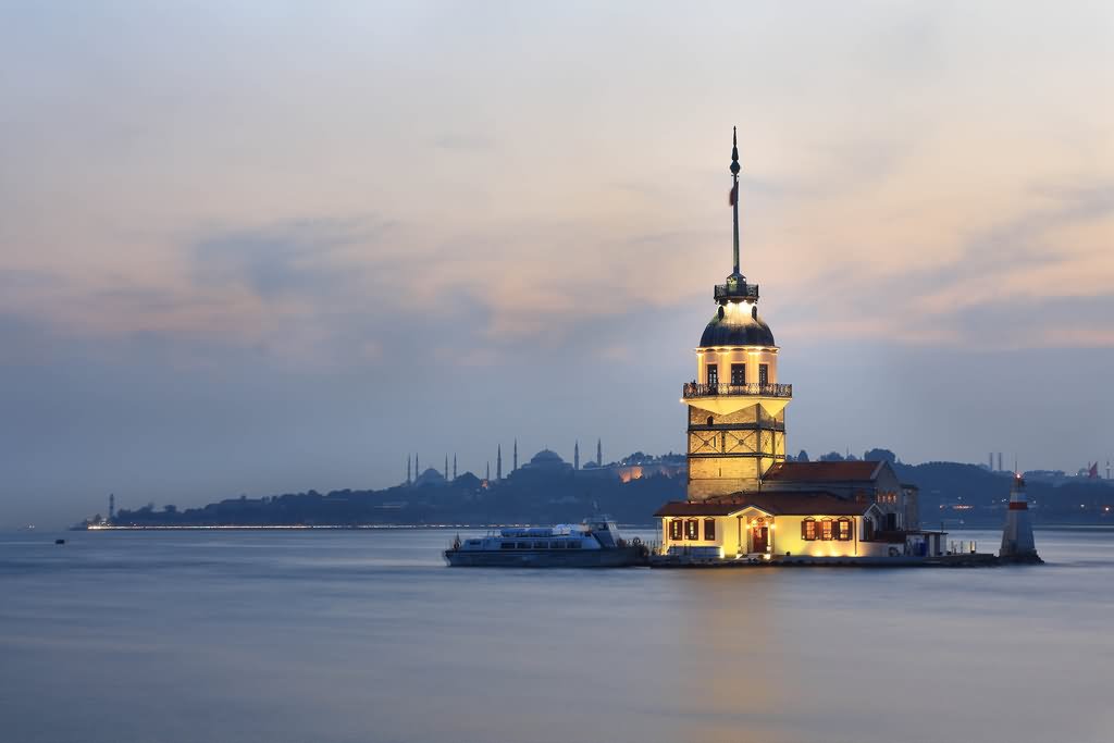 Maiden's Tower In Istanbul Picture