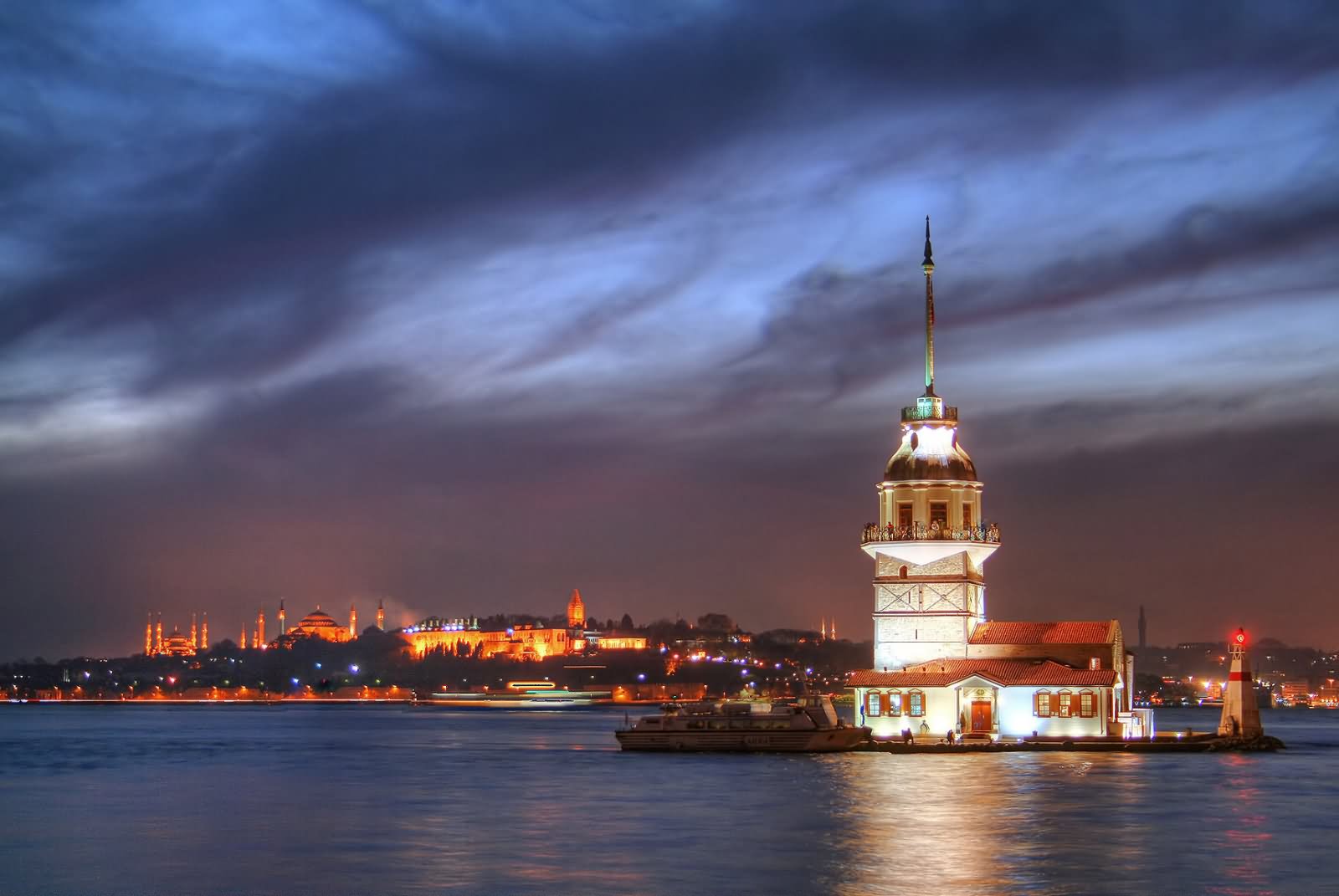 Maiden's Tower Looks Amazing With Lights