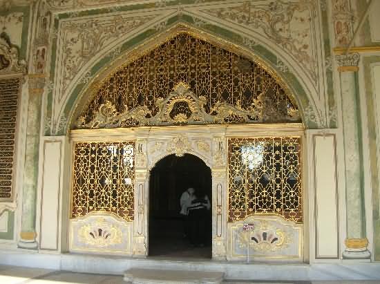 Main Entrance To The Audience Chamber Inside The Topkapi Palace