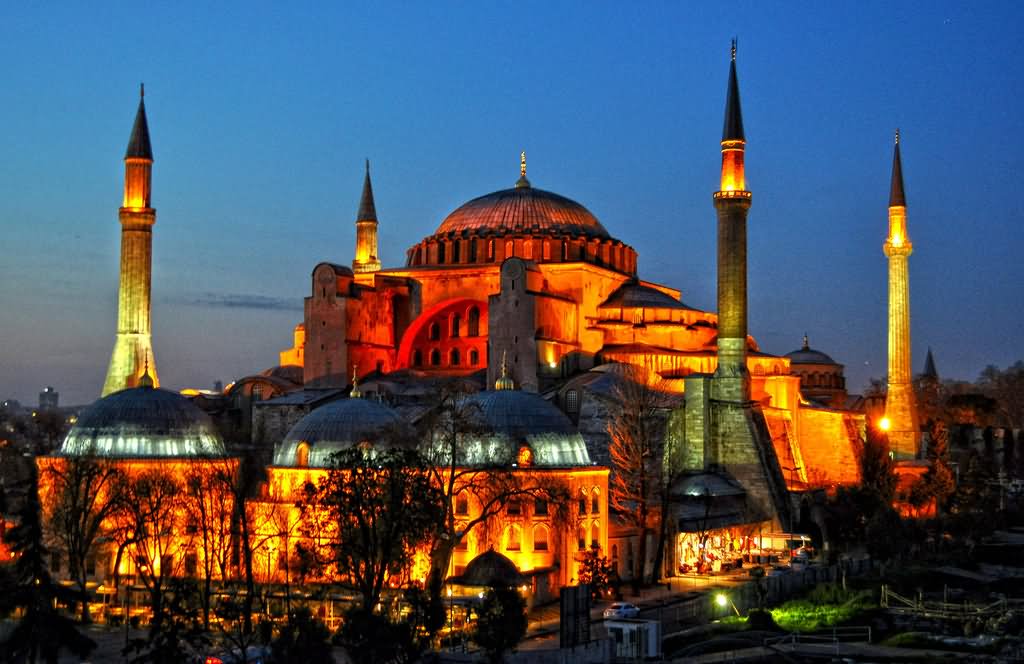The Hagia Sophia Looks Amazing At Night