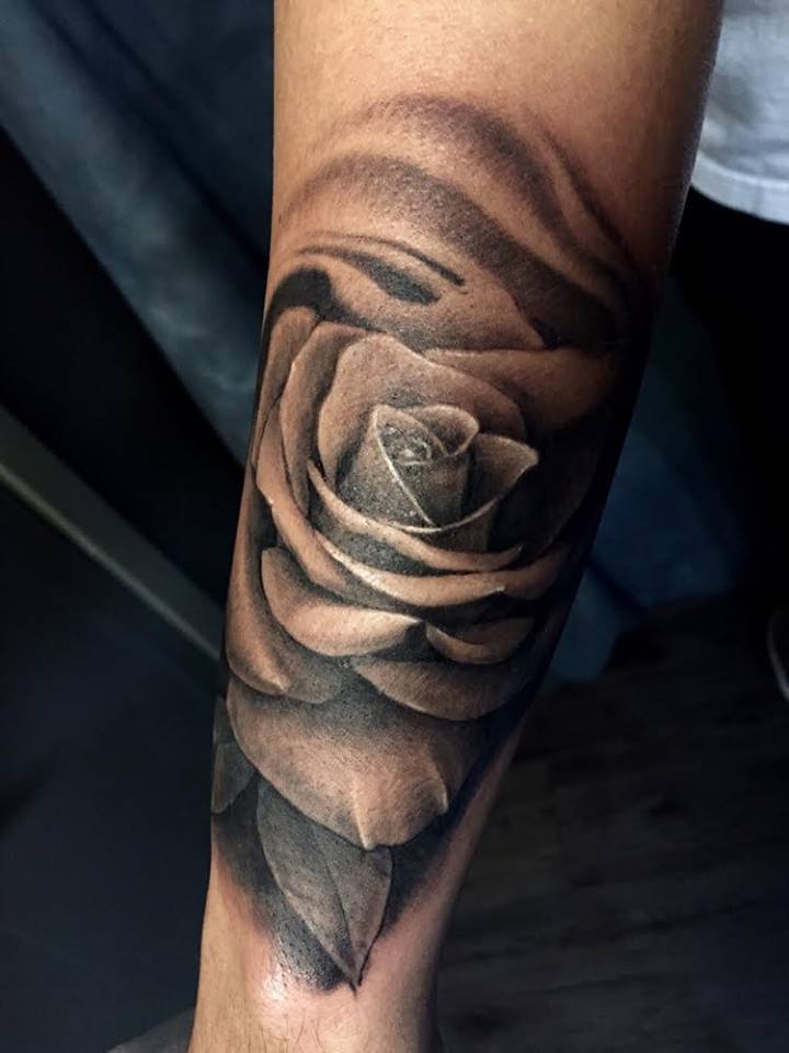 43+ Beautiful Forearm Rose Tattoos