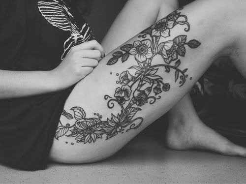 Black And White Flowers Tattoo On Right Upper Leg