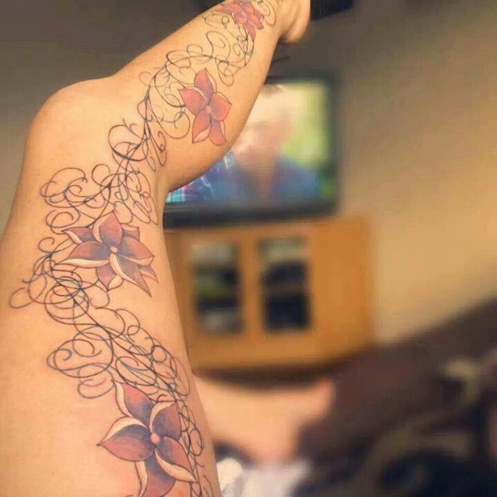Classic Flowers Tattoo On Full Leg