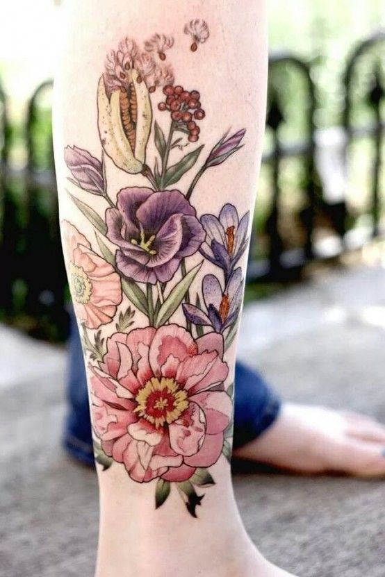Classic Flowers Tattoo On Right Leg