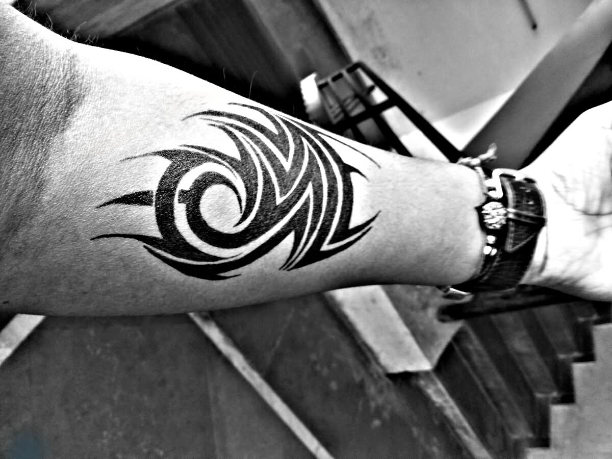 Classic Tribal Design Tattoo On Right Forearm