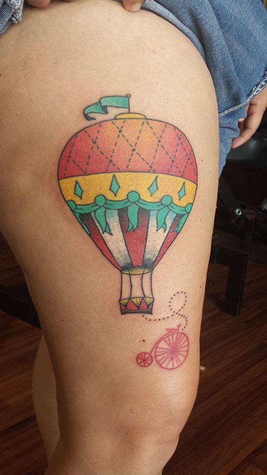 Hot Balloon Tattoo On Right Thigh