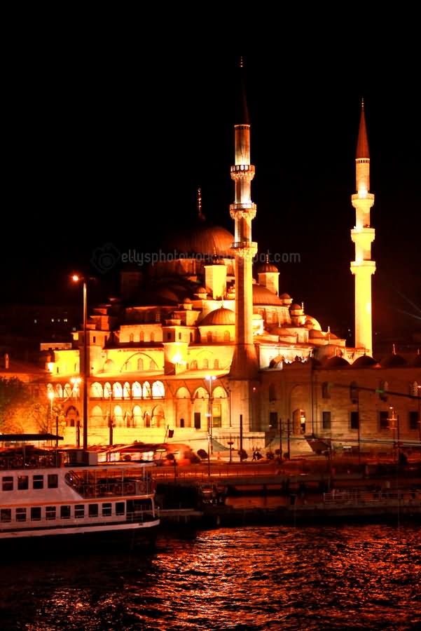 Yeni Cami At Night Picture