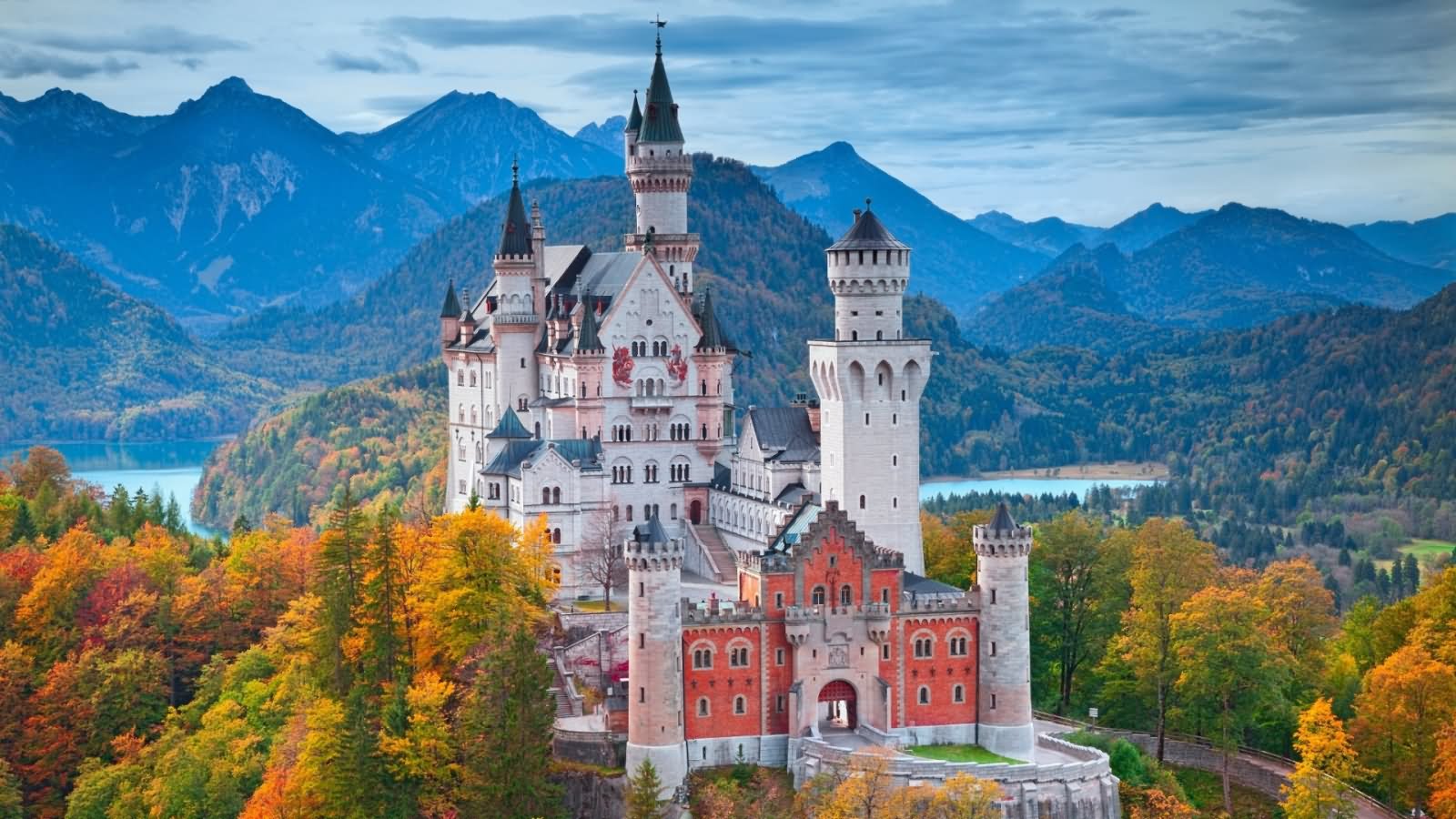 Adorable View Image of The Neuschwanstein Castle