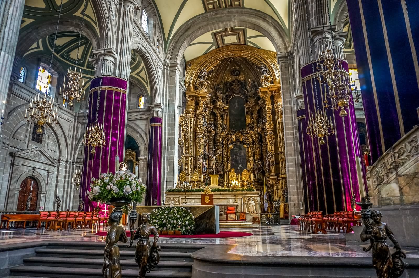 Altar Inside The Mexico City Metropolitan Cathedral