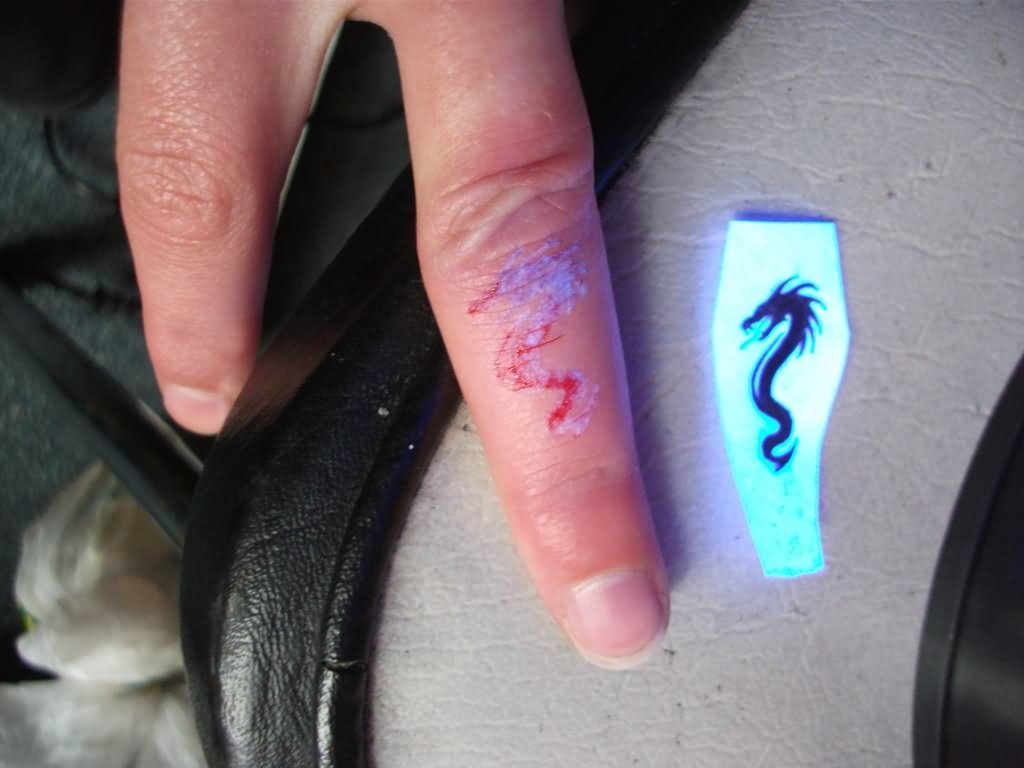 Amazing Dragon Tattoo On Finger