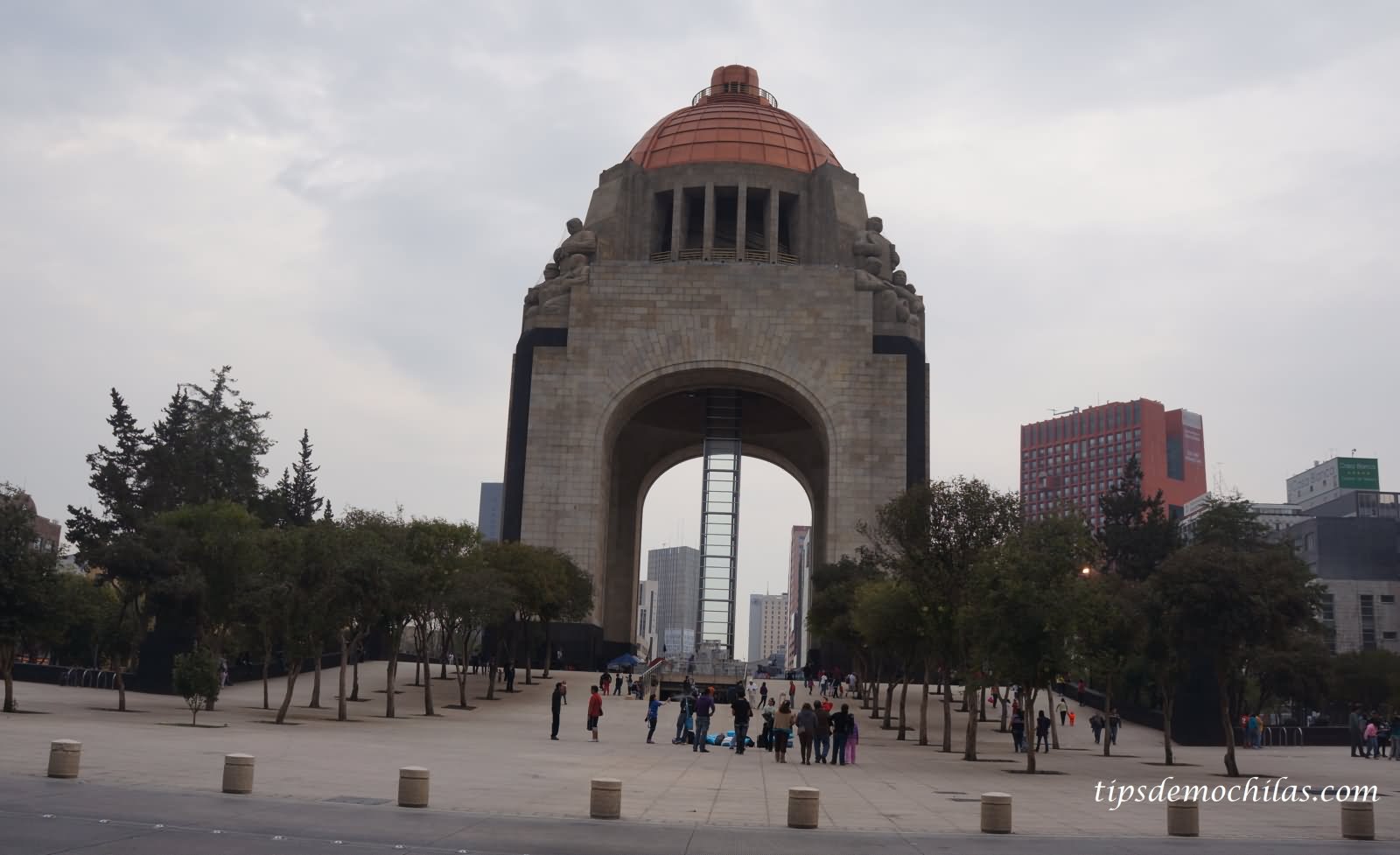 Amazing Front Picture Of The Monumento a la Revolucion In Mexico