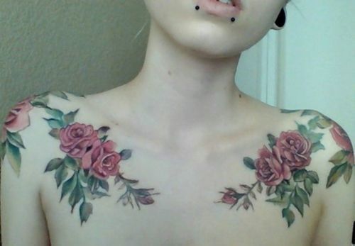 Attractive Roses Tattoo On Girl Collar Bone