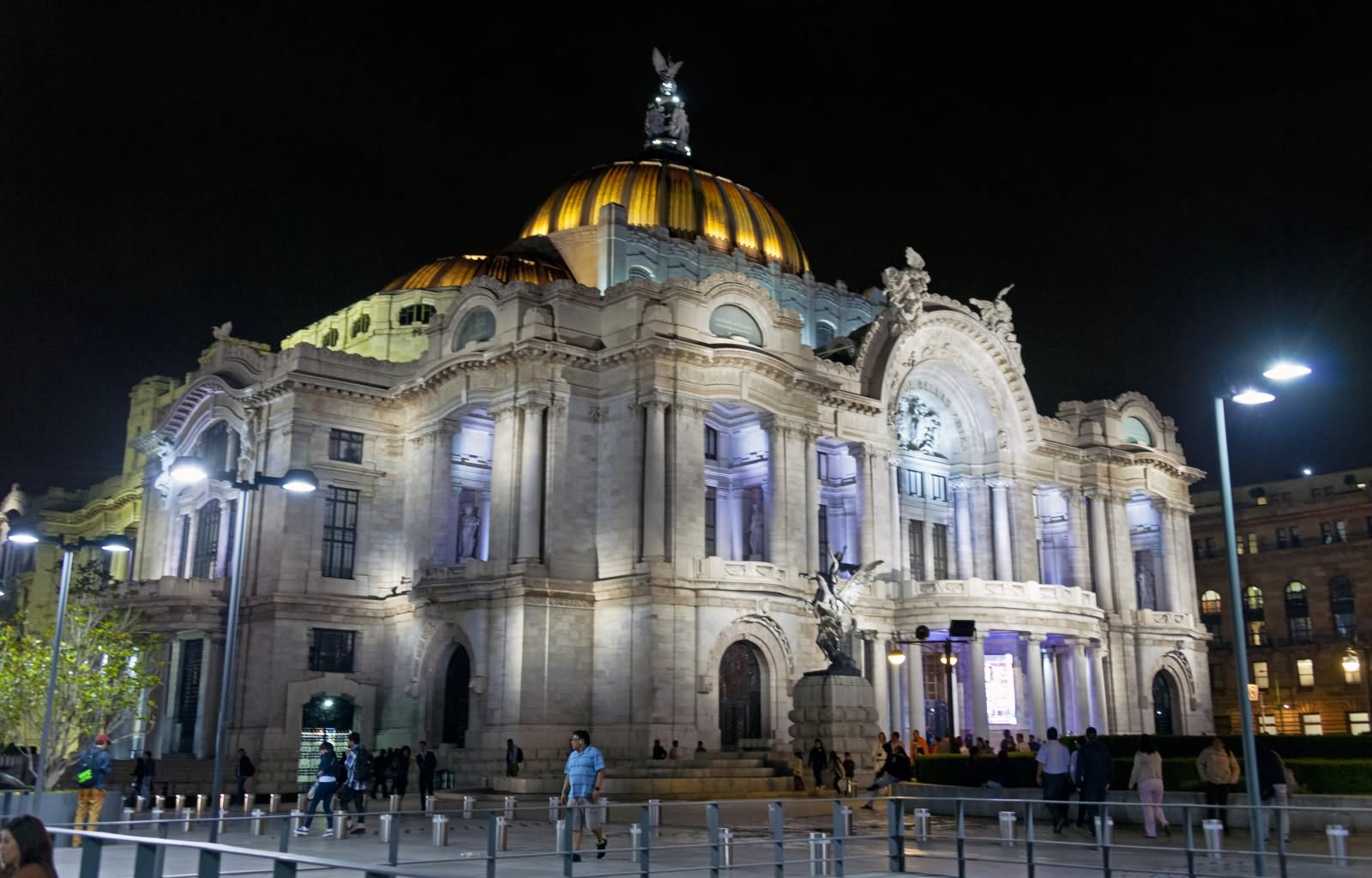 Beautiful Side Picture Of The Palacio de Bellas Artes At Night